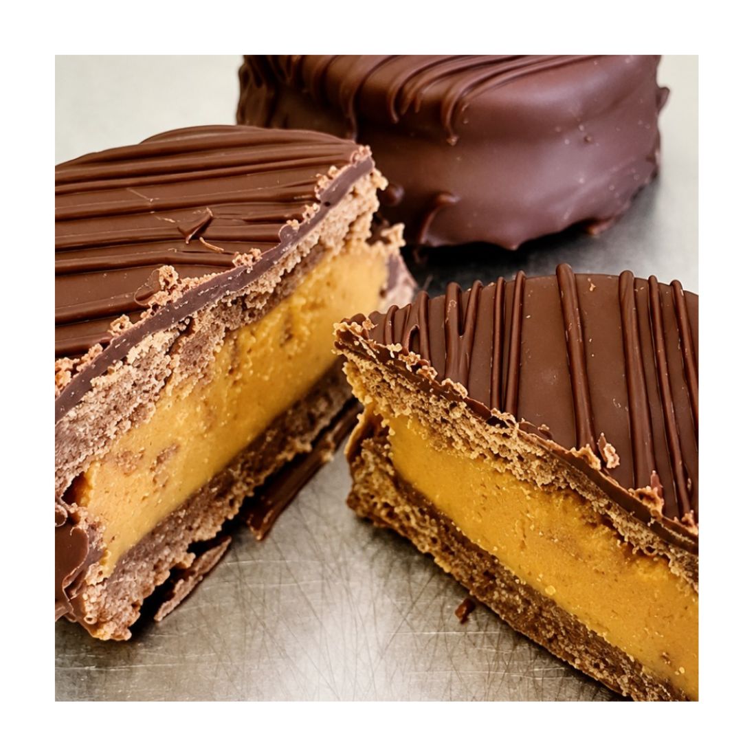Alfajor de Brownie con manjar de coco sin gluten (1u)
